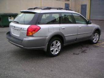 2004 Subaru Outback Pictures