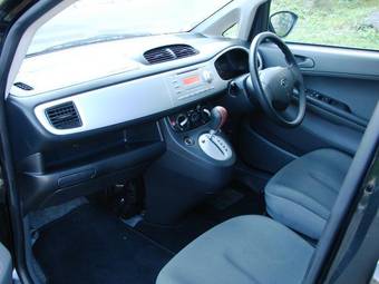 2004 Subaru R2 Images