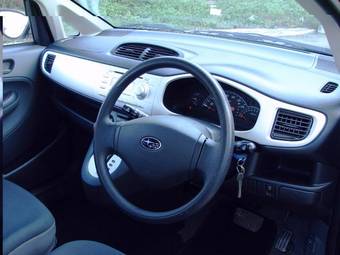 2004 Subaru R2 Pictures