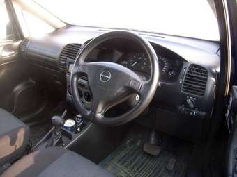 2002 Subaru Traviq Photos