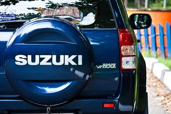 2010 Suzuki Grand Vitara Photos