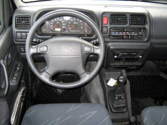 2003 Suzuki Jimny Pictures