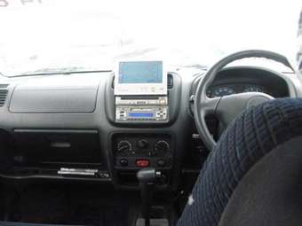 2003 Suzuki Swift Pictures