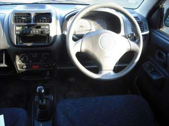 2003 Suzuki Swift Pictures