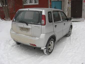 2003 Suzuki Swift Images