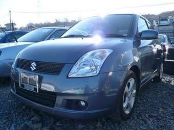 2004 Suzuki Swift Images