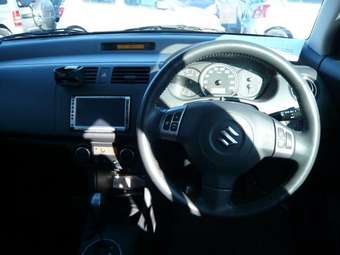 2004 Suzuki Swift Pictures