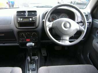 2004 Suzuki Swift Photos