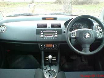 2004 Suzuki Swift Images