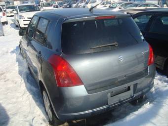 2004 Suzuki Swift Pictures