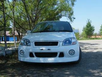 2004 Suzuki Swift Pictures