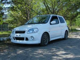 2004 Suzuki Swift Photos