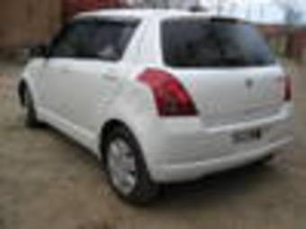 2004 Suzuki Swift Pictures