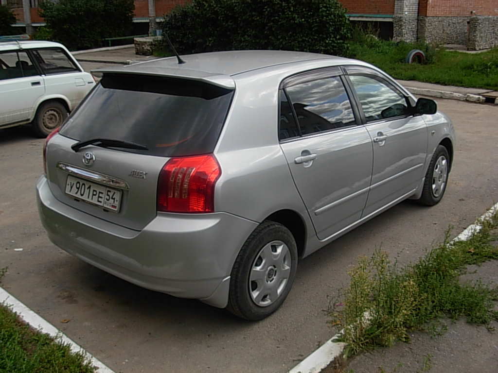 Toyota allex седан