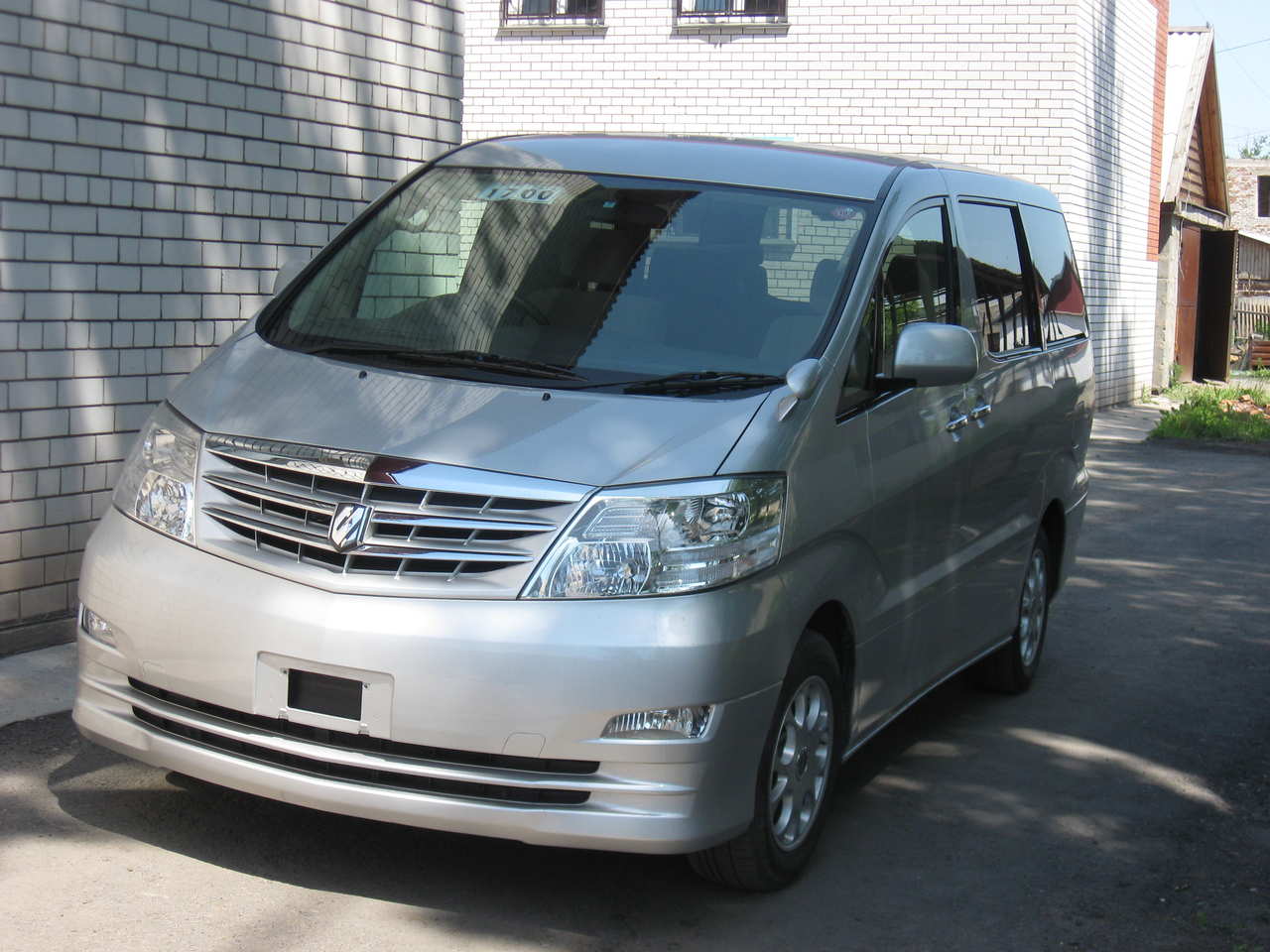 Toyota alphard 2005 года