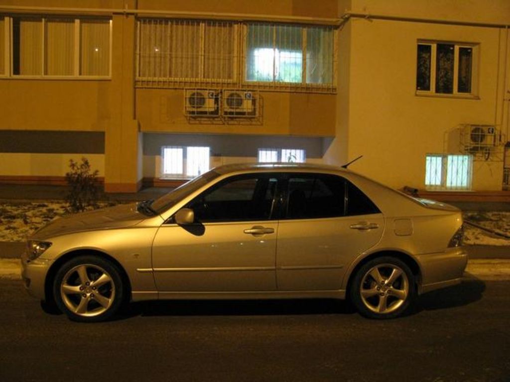 Toyota altezza 2005