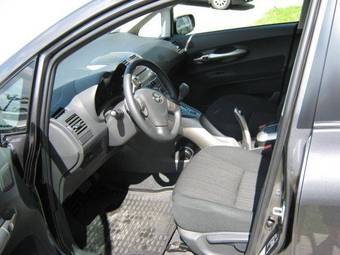 2007 Toyota Auris Images