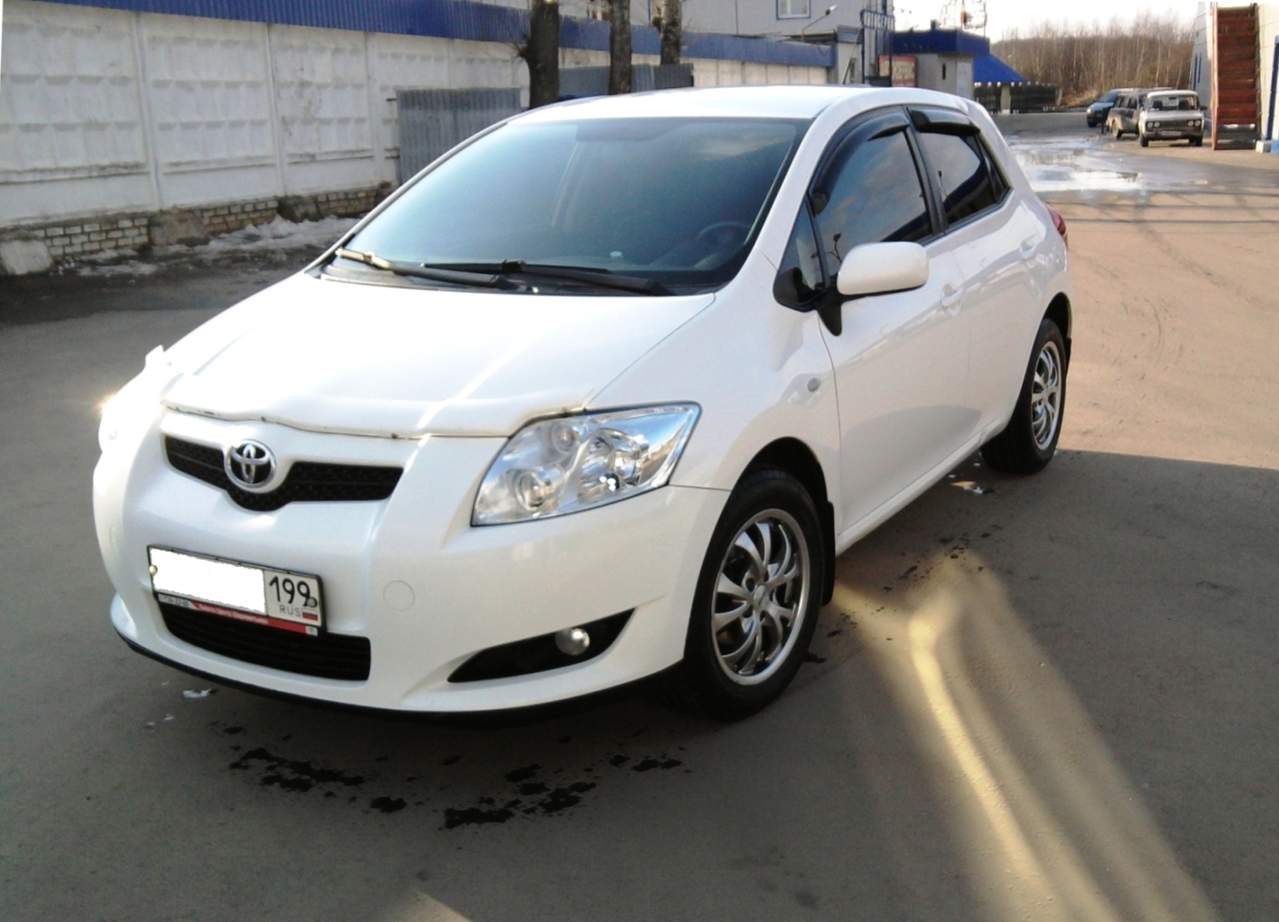 Toyota auris 2008 год