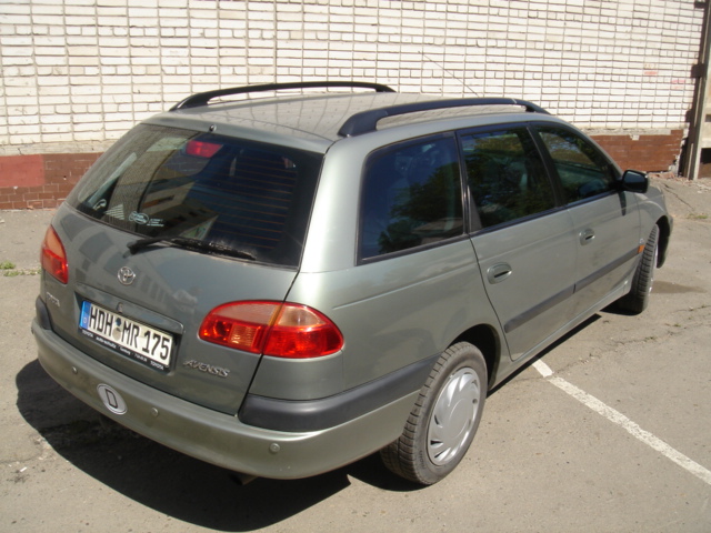 2001 Toyota Avensis specs