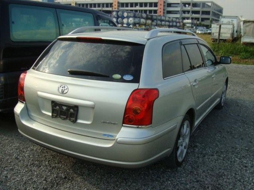 2004 Toyota Avensis