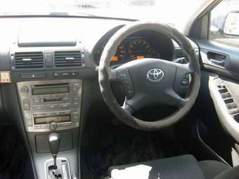 2004 Toyota Avensis Pictures