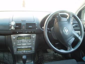 2004 Toyota Avensis Pictures