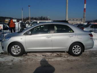 2005 Toyota Belta Photos