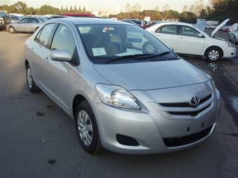 2005 Toyota Belta Photos