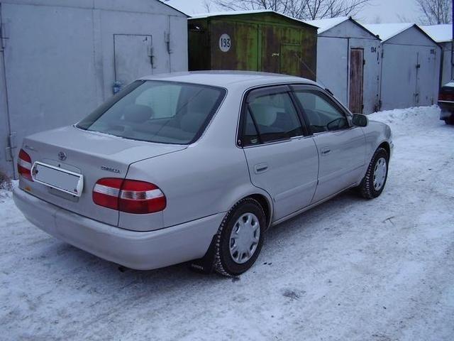 2000 Toyota Corolla