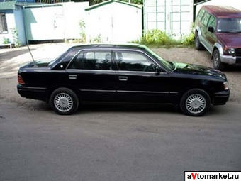 1999 Toyota Crown Photos