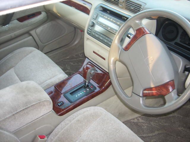 2000 Toyota Crown