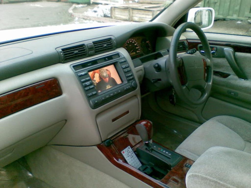 2000 Toyota Crown