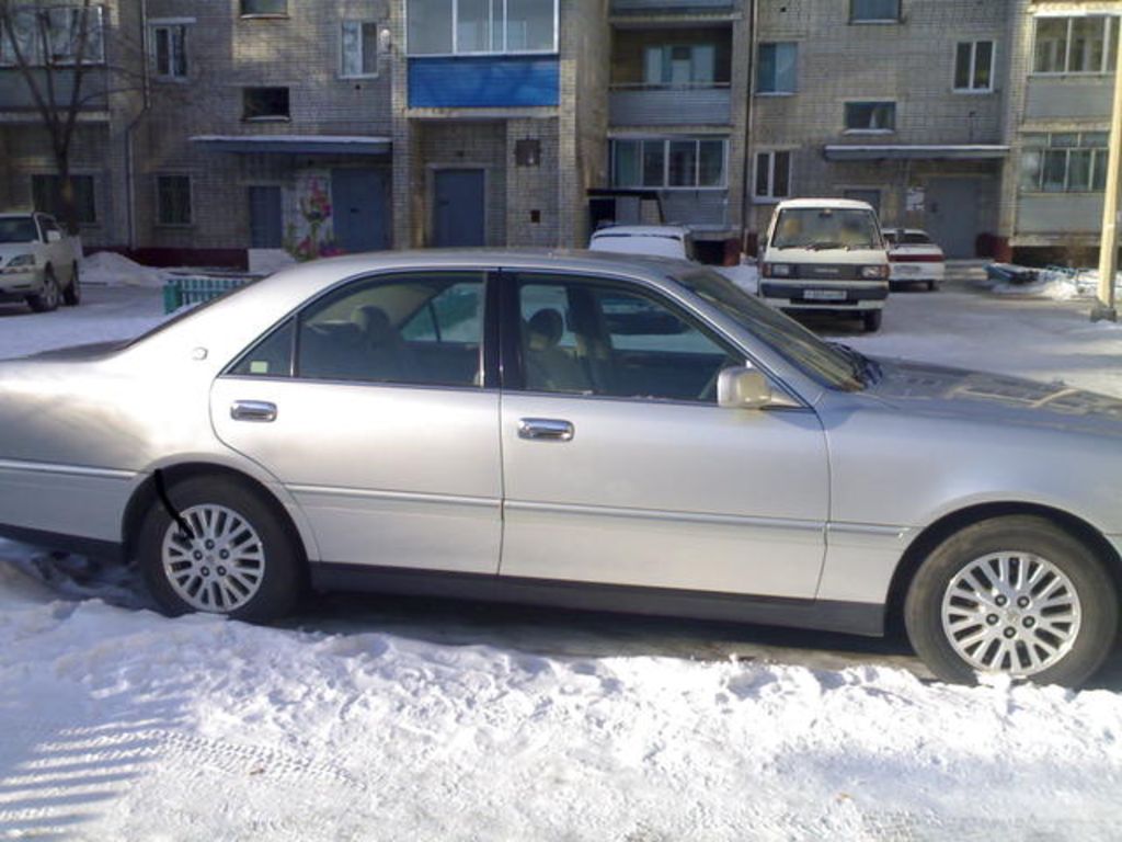 2000 Toyota Crown