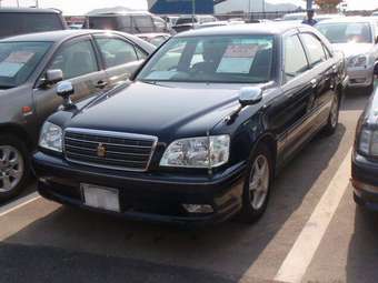 2002 Toyota Crown Photos