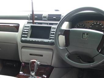 2002 Toyota Crown Photos