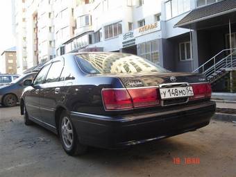 2002 Toyota Crown Pics