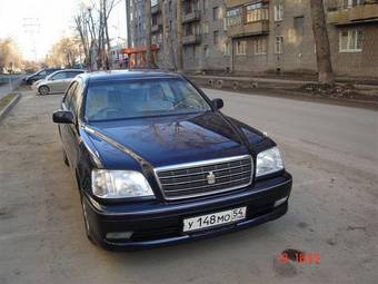 2002 Toyota Crown Pictures