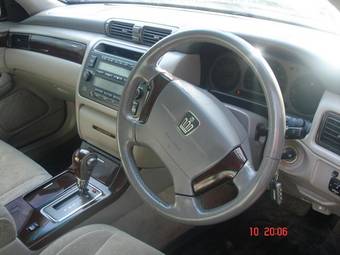 2002 Toyota Crown Pictures