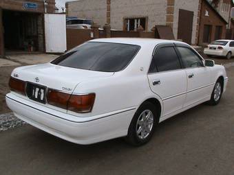 2002 Toyota Crown Pictures