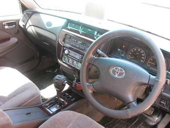 2003 Toyota Crown Photos