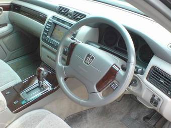 2003 Toyota Crown Pics