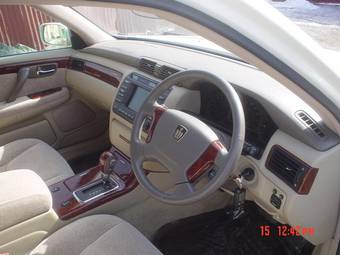 2003 Toyota Crown Photos