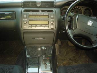 2003 Toyota Crown Pictures