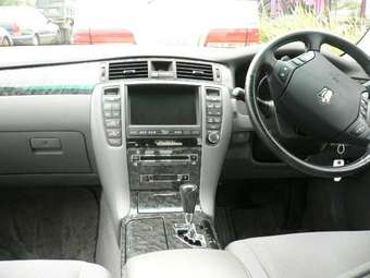 2004 Toyota Crown Pics