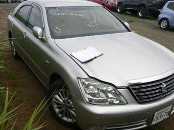 2004 Toyota Crown Pictures