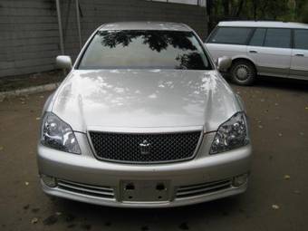2004 Toyota Crown Pictures