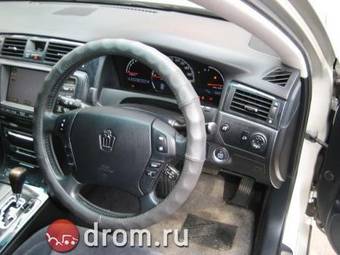 2004 Toyota Crown Pictures