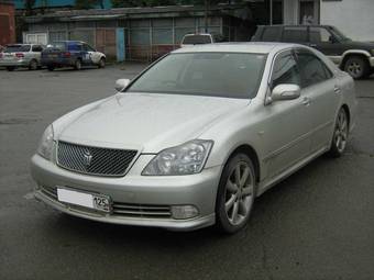 2004 Toyota Crown Photos