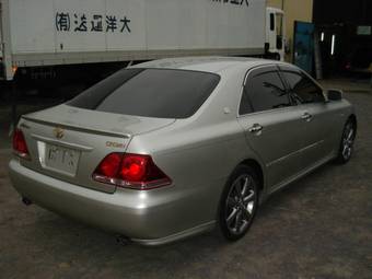 2004 Toyota Crown Photos