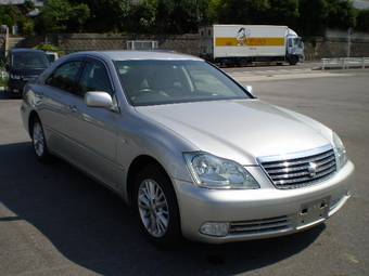 2005 Toyota Crown Photos